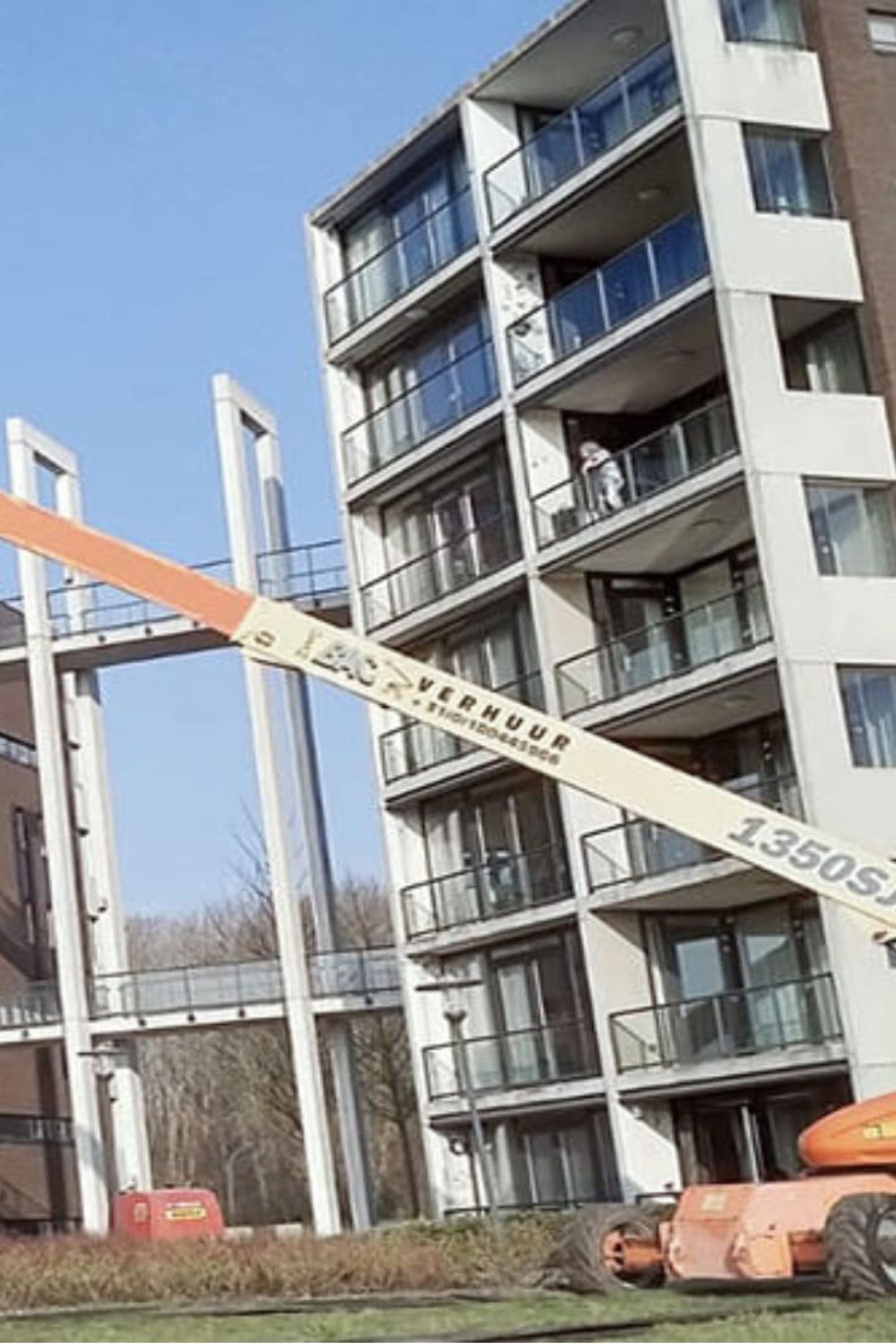 Gevelreiniging bij VVE gebouw in Goes